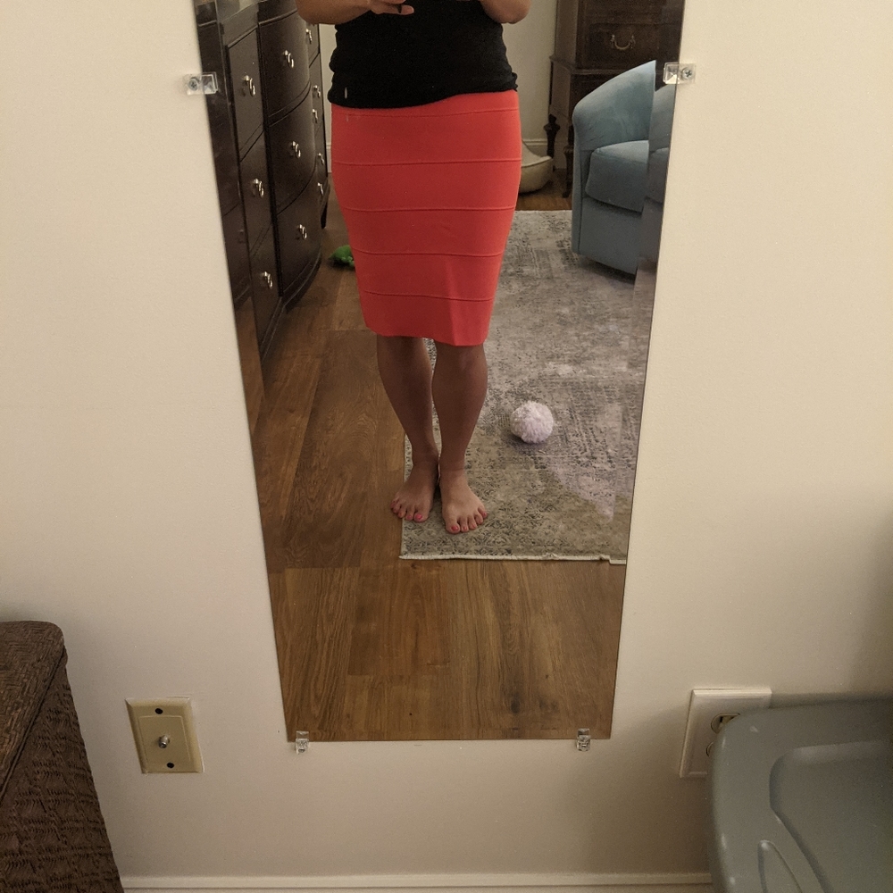 hardly worn, knee length bcbg power skirt.  21 inches